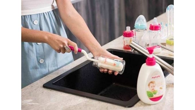 Chi tiết cần chà kỹ khi rửa bình sữa Pigeon